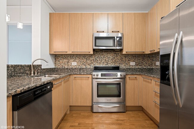 Foto del edificio - 450 E Waterside Dr