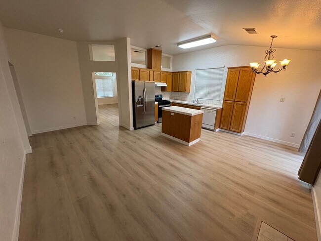 Foto del edificio - Beautiful 3 Bedroom, 2 Bath Single Story Oakley Home