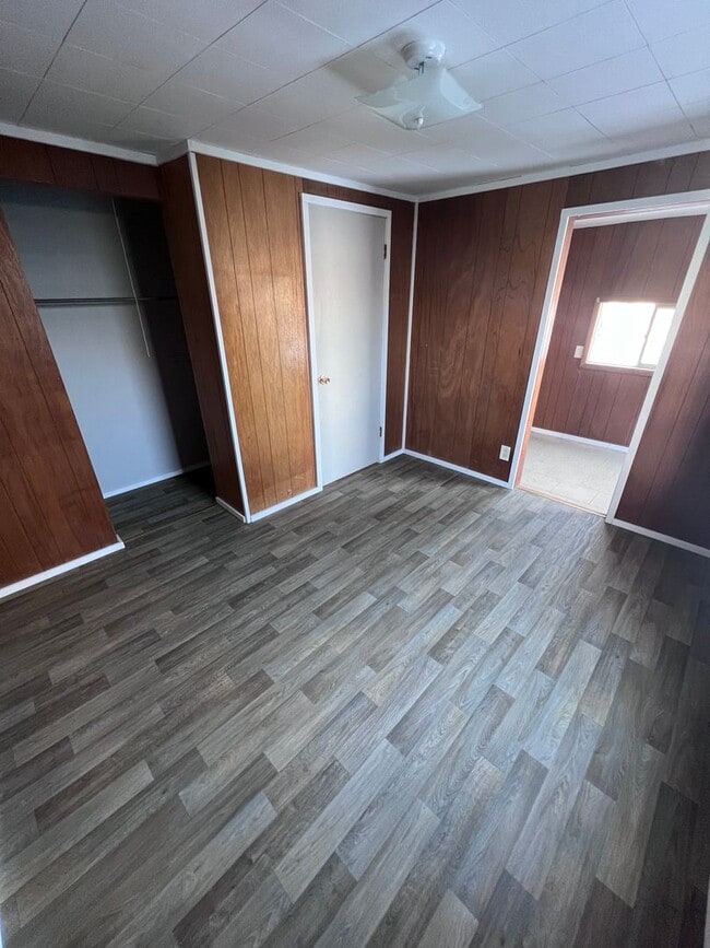 Building Photo - 2 bed 1 bath house with bonus room