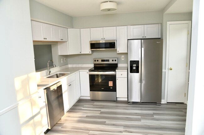 Building Photo - 6731 Sandpiper Ct