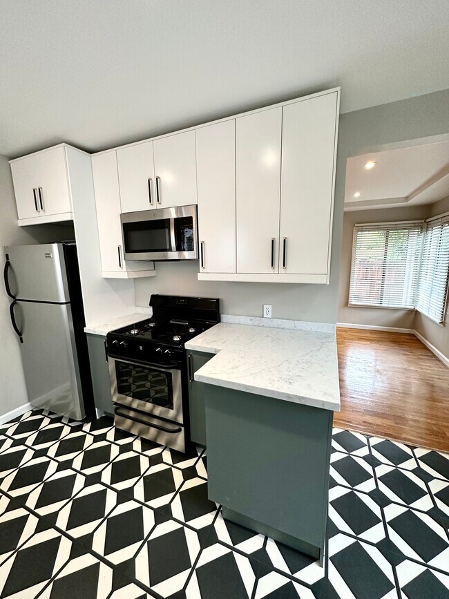 Building Photo - 5321 Dockweiler Pl