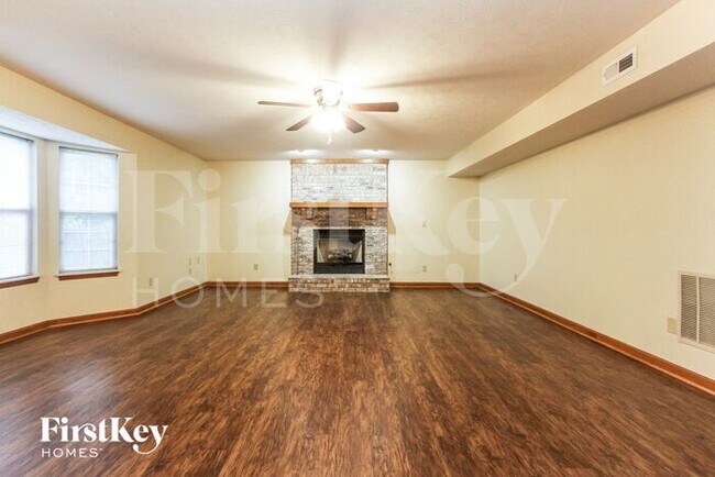 Building Photo - 1027 W Palomino Pl