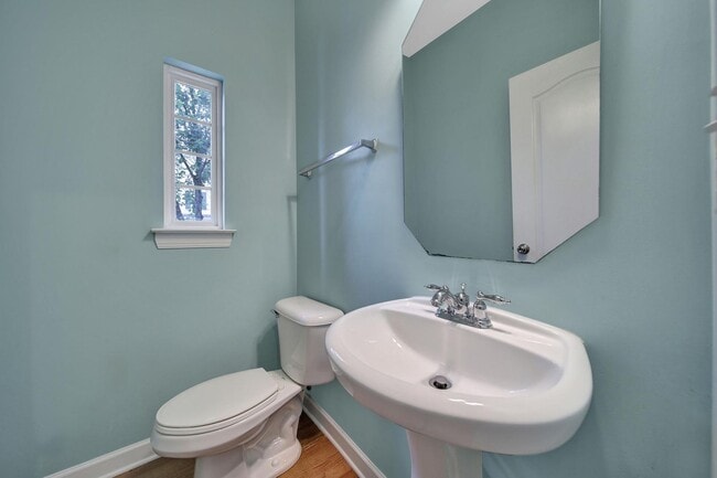 Building Photo - Beautiful Three Bed Two and Half Bath Town...