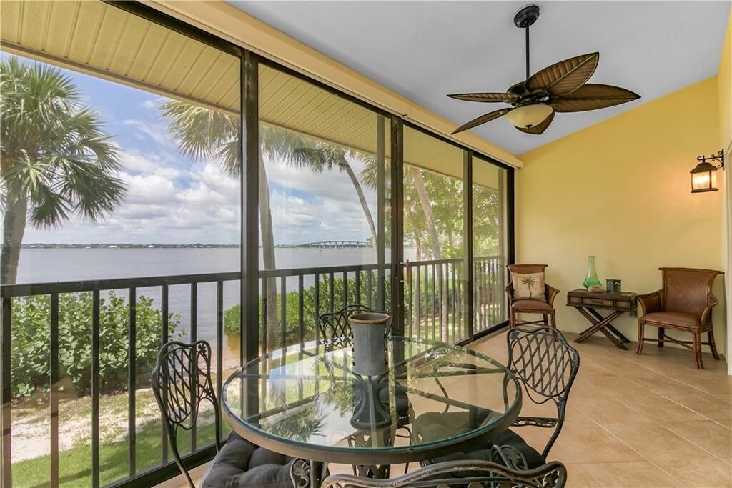 Foto principal - 234 NE Edgewater Dr