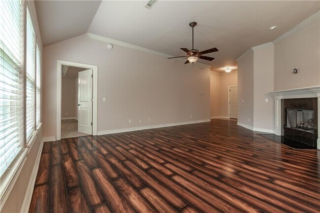 Building Photo - 2657 N Brush Creek Dr