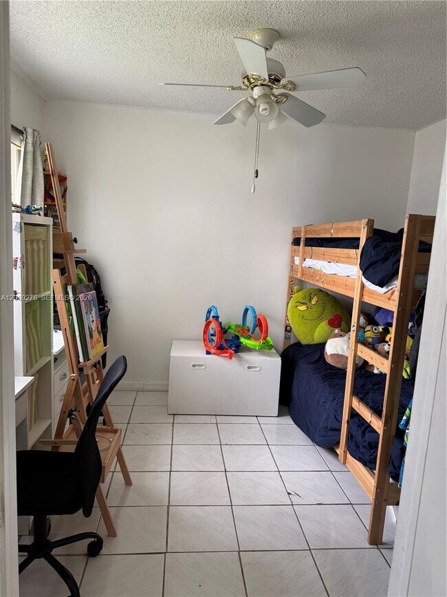 Foto del edificio - 18250 Mediterranean Blvd