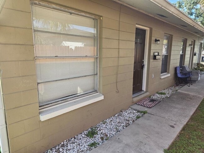 Building Photo - 2322 W St John St