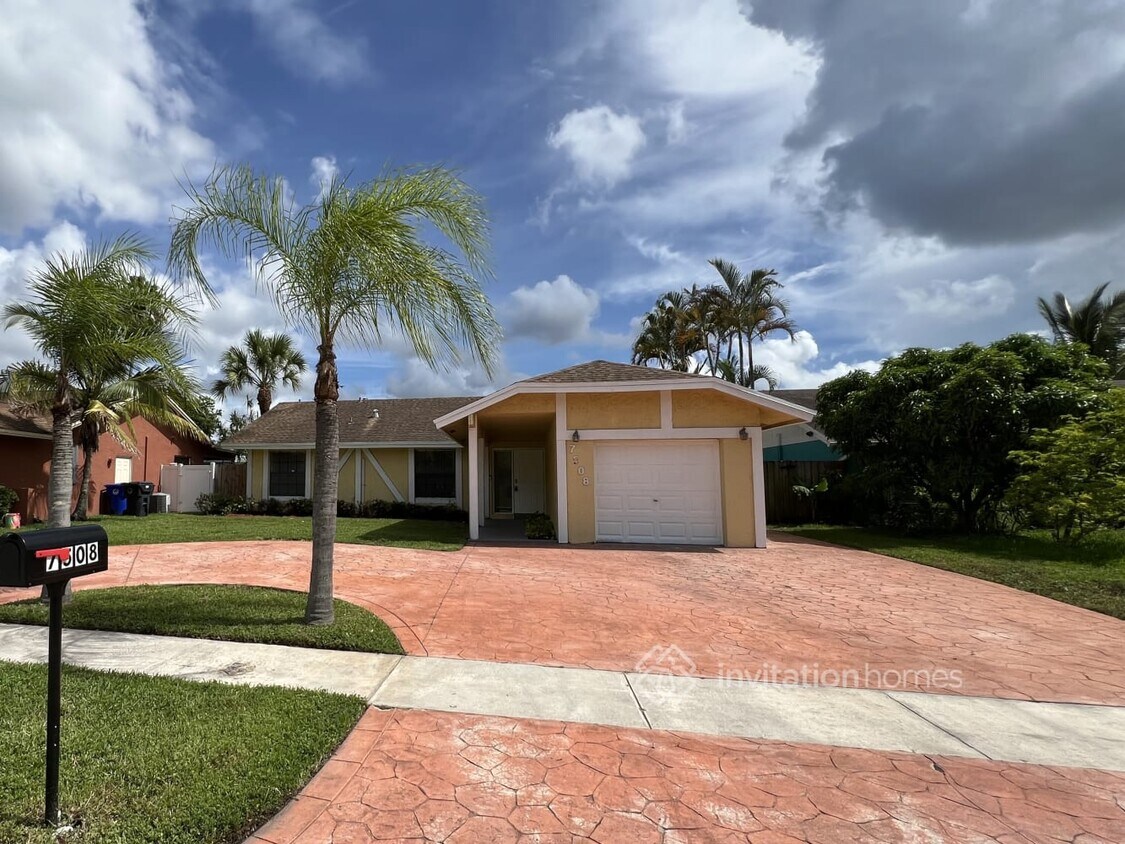 Foto principal - 7508 SW 7th St