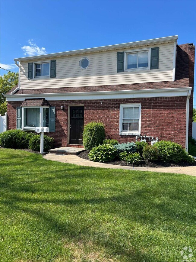 Westbury Gardens Apartments for Rent with Hardwood Floors Westbury, NY 1 Rentals