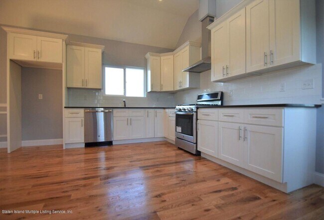 Building Photo - 1452 Drumgoole Rd W