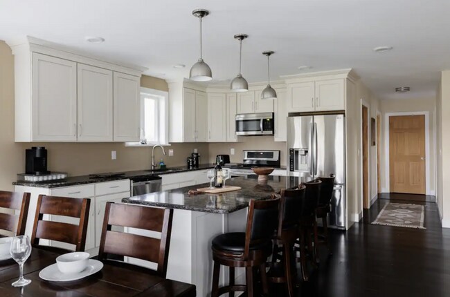 Foto del edificio - Private furnished winter rental- Heated floors!