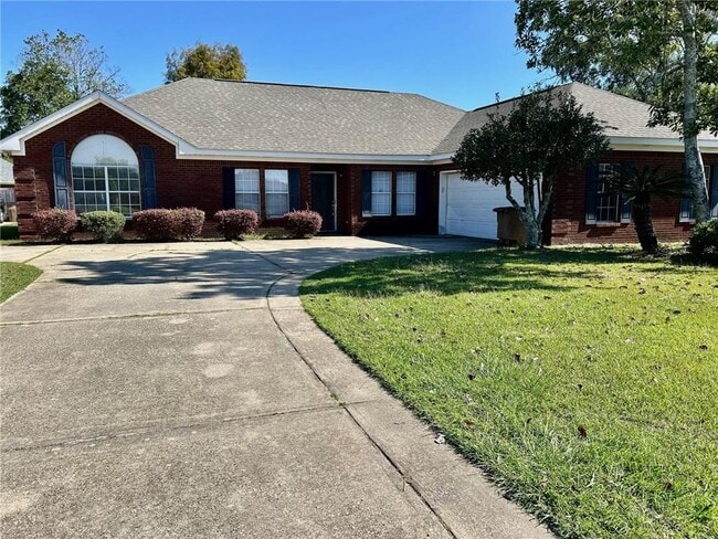 Building Photo - 5463 Henning Dr W