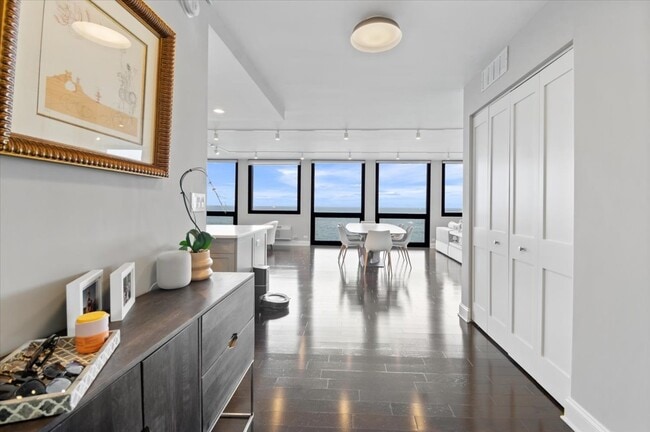 Foto del edificio - 1240 N Lake Shore Dr