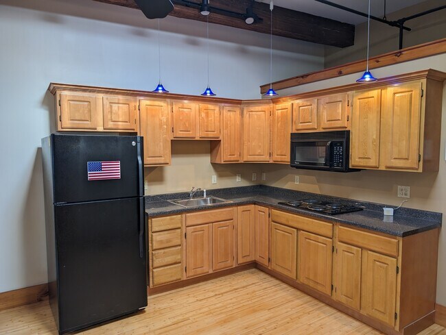 Building Photo - 100 Gibson St