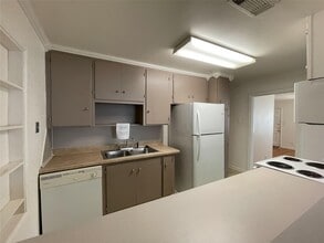 Building Photo - 1241 Chevy Chase Dr
