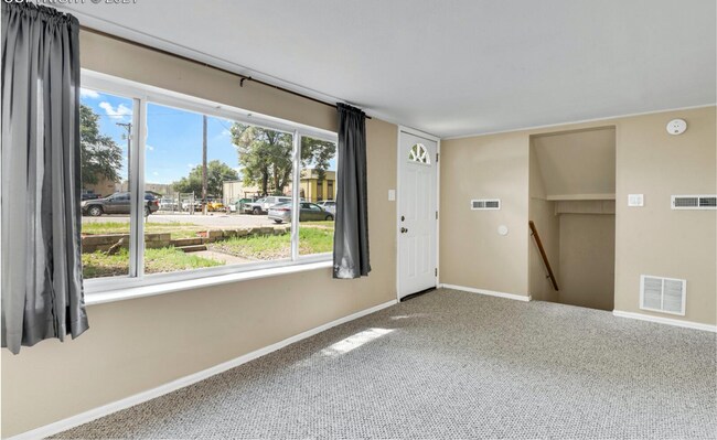 Building Photo - Ranch Near Downtown Colorado Springs!