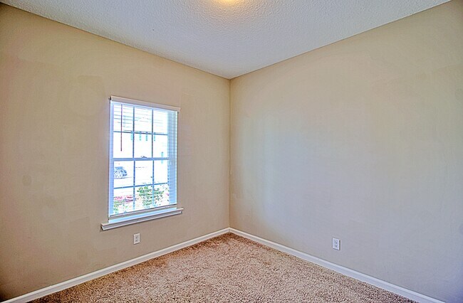 Foto del edificio - 33 Daylily Ct