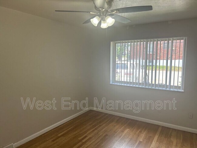 Foto del edificio - 9011 Olive Blvd