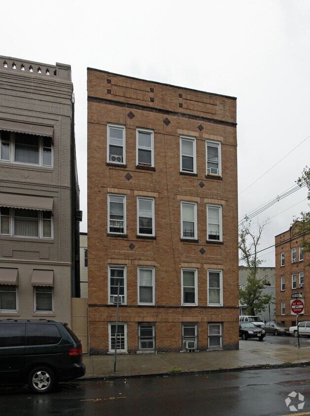Foto del edificio - 113 Baldwin Ave