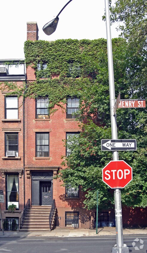 Building Photo - 222 Henry St