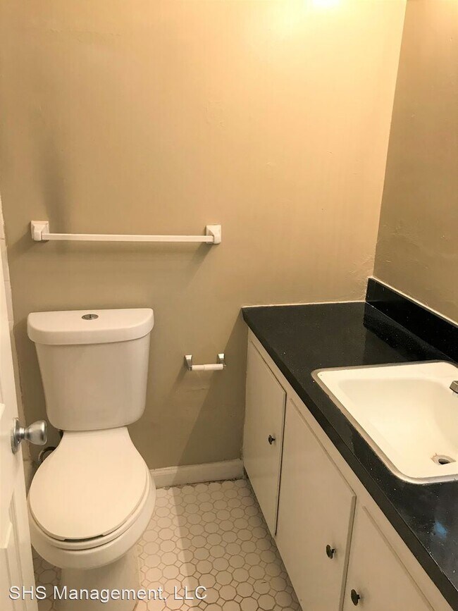 Building Photo - 5 br, 2 bath House - 215 Bamboo Dr.