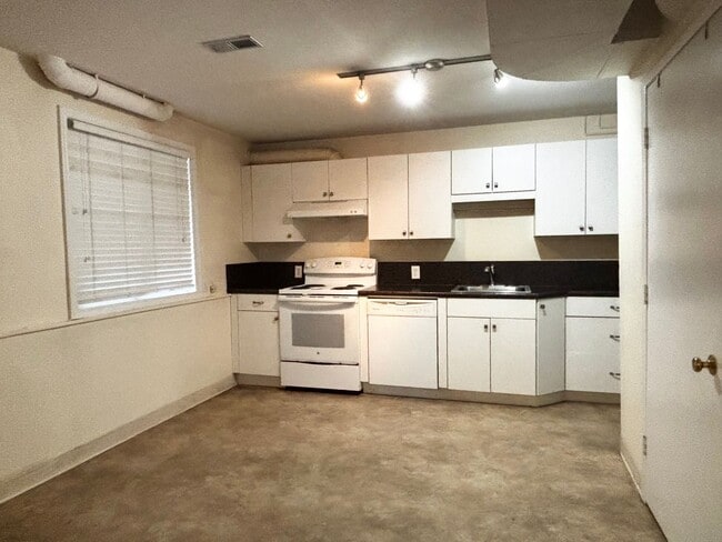 Building Photo - 1 Bed 1 Bath in Prime NW District!
