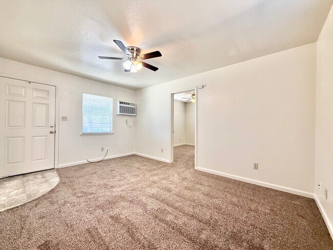 Building Photo - 818 Joaquin St