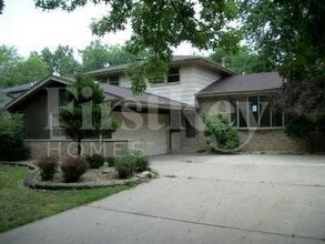 Building Photo - 817 Rose Ln