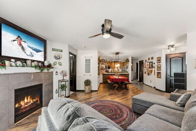 Building Photo - Freshly Updated Furnished 2BR/2BA Breckenridge Condo | Garage, Fireplace & Hot Tubs | Available O...