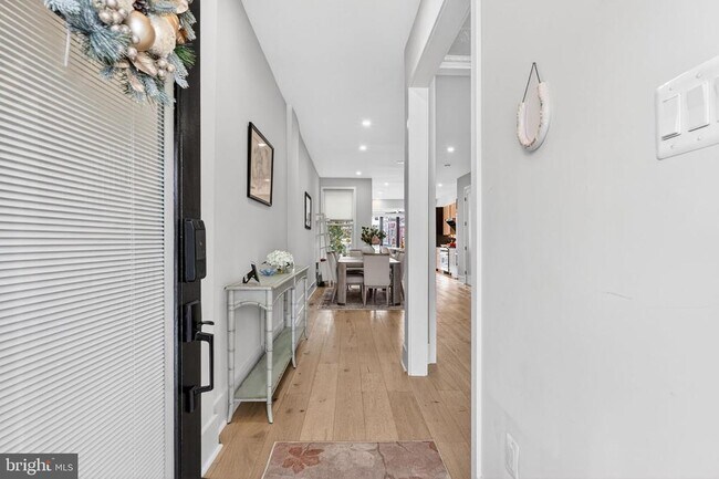 Foto del edificio - 32 Adams St NW