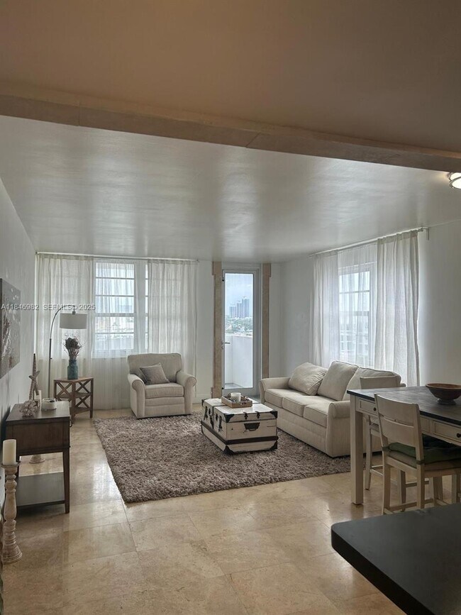 Foto del edificio - 100 Lincoln Rd