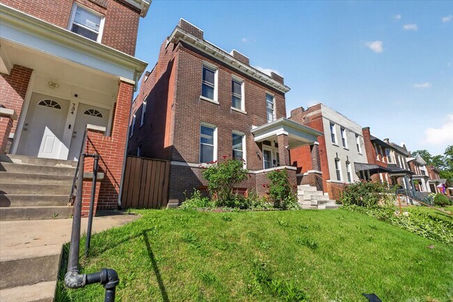 Foto del edificio - 736 Dover Pl