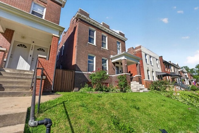 Building Photo - 736 Dover Pl
