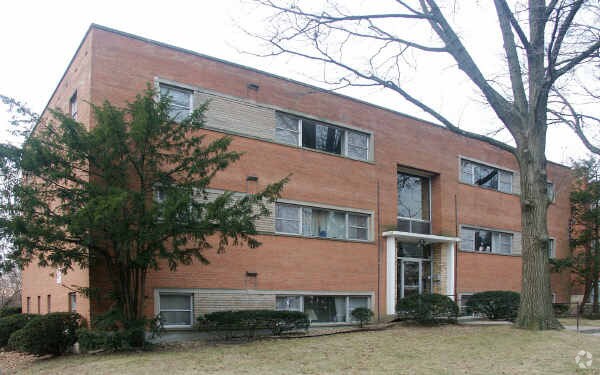 Primary Photo - 1441 Hillcrest Rd