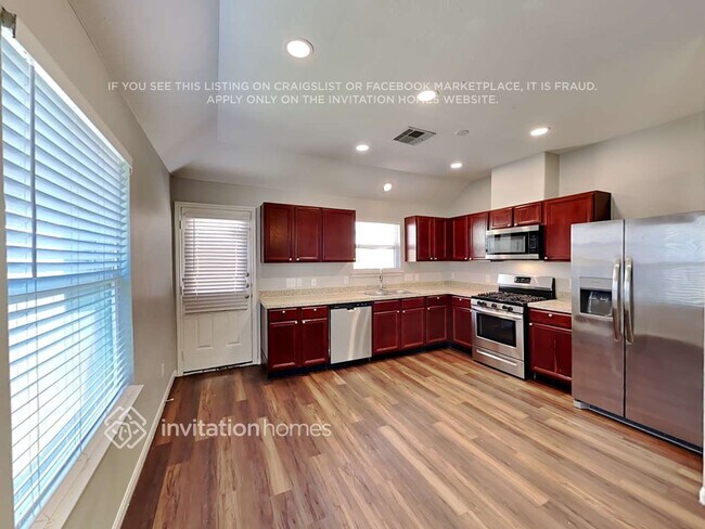 Foto del edificio - 18810 Dennington Dr