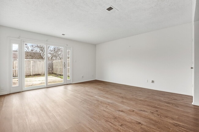 Foto del edificio - 7488 Country Brook Dr