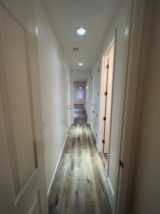 Building Photo - Whitney Ranch 4 Bed Home with Modern Kitch...