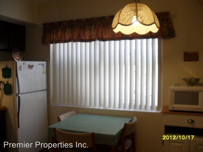 Building Photo - 180 W Calle del Ano