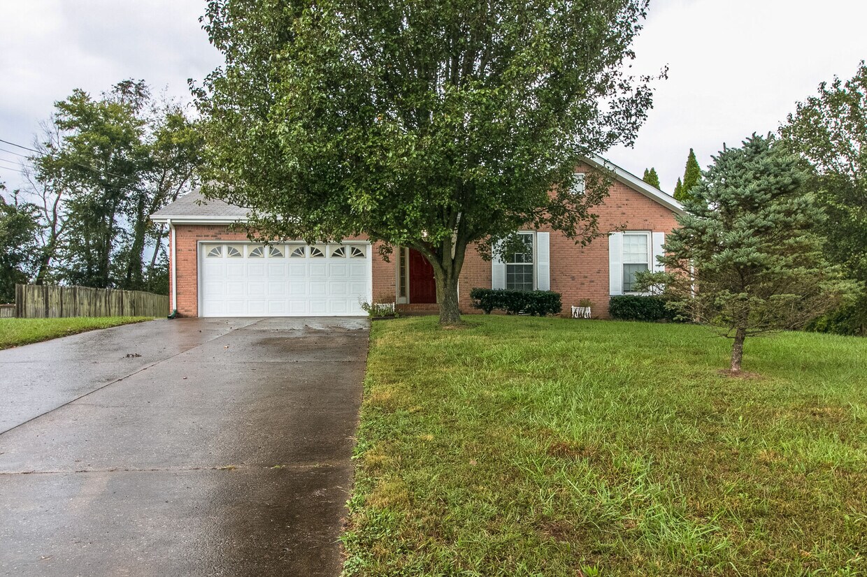 2606 W Henderson Way, Clarksville, TN 37042 House Rental in