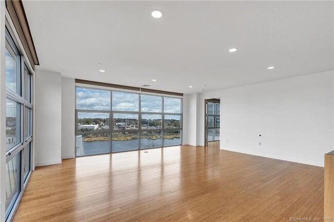 Building Photo - 33 N Water St