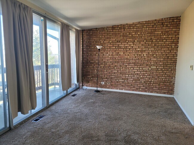 Building Photo - 5700 Hillcrest Ln