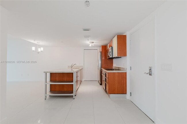 Foto del edificio - 185 SW 7th St