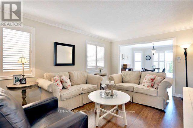 Photo du bâtiment - 2491 Logan Ave