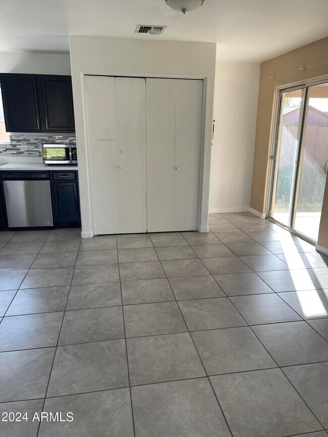 Foto del edificio - 1052 N Colorado St