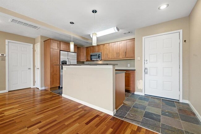 Building Photo - 8888 Tallwood Dr