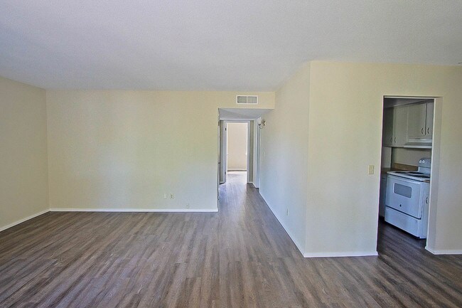Building Photo - 240 Harmon Ave