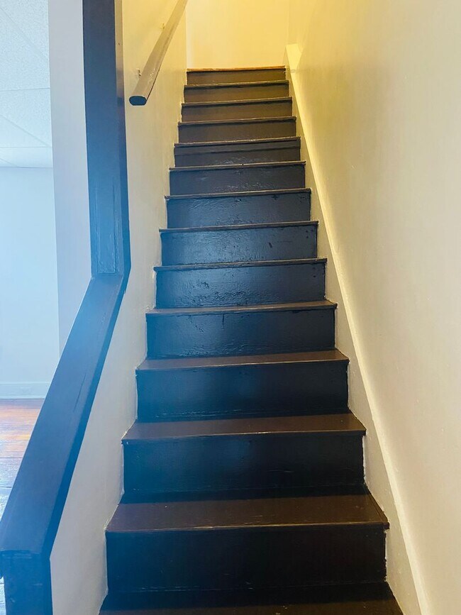 Foto del edificio - 2 Bedroom on 2nd/3rd Floor-East End of Yor...