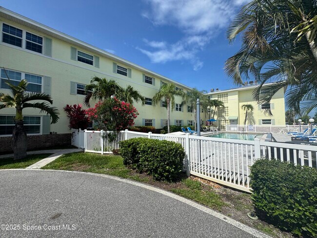 Building Photo - 230 Columbia Dr