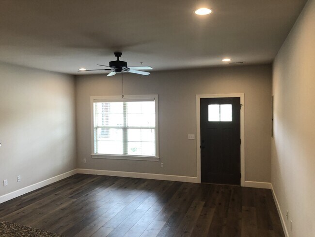 Foto del edificio - 1 BD 1 BA CONDO AVAILABLE AT PEACEFUL CYPRESS RIDGE LOCATION