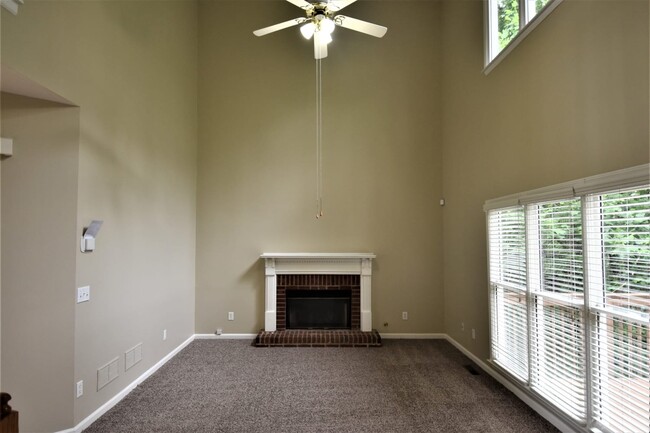 Building Photo - 2200 Rose Walk Dr